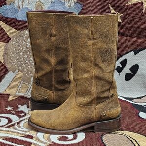 ARIAT Women’s Size 7.5 Brown Distressed Heeled Boots Style 10007065